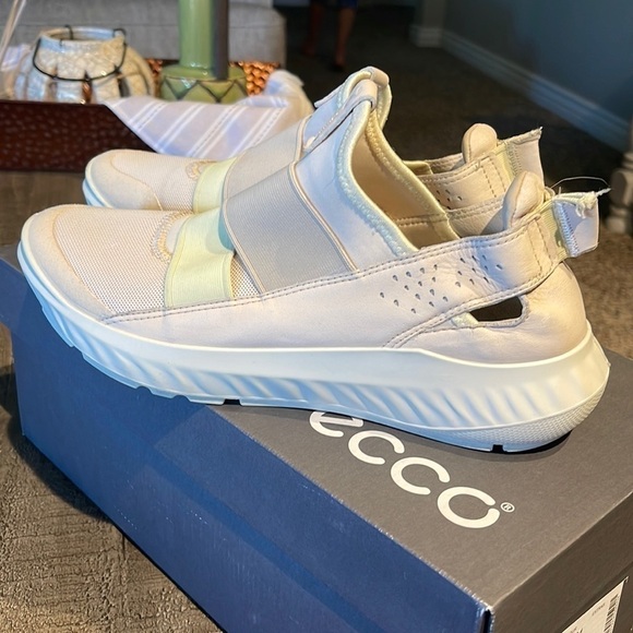 ECCO WOMEN'S ST.1 LITE SLIP ON SHOE 7 71/2 - Picture 2 of 10